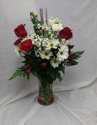 red roses and white daisies