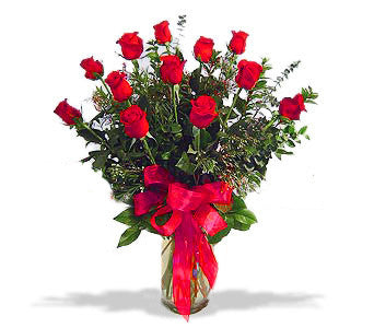 A dozen red roses in vase