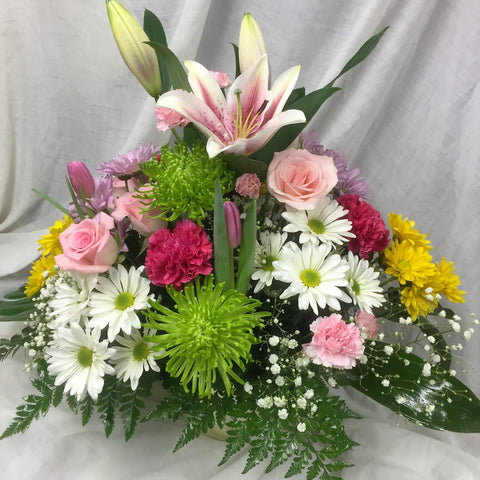 Cheerful spring center piece